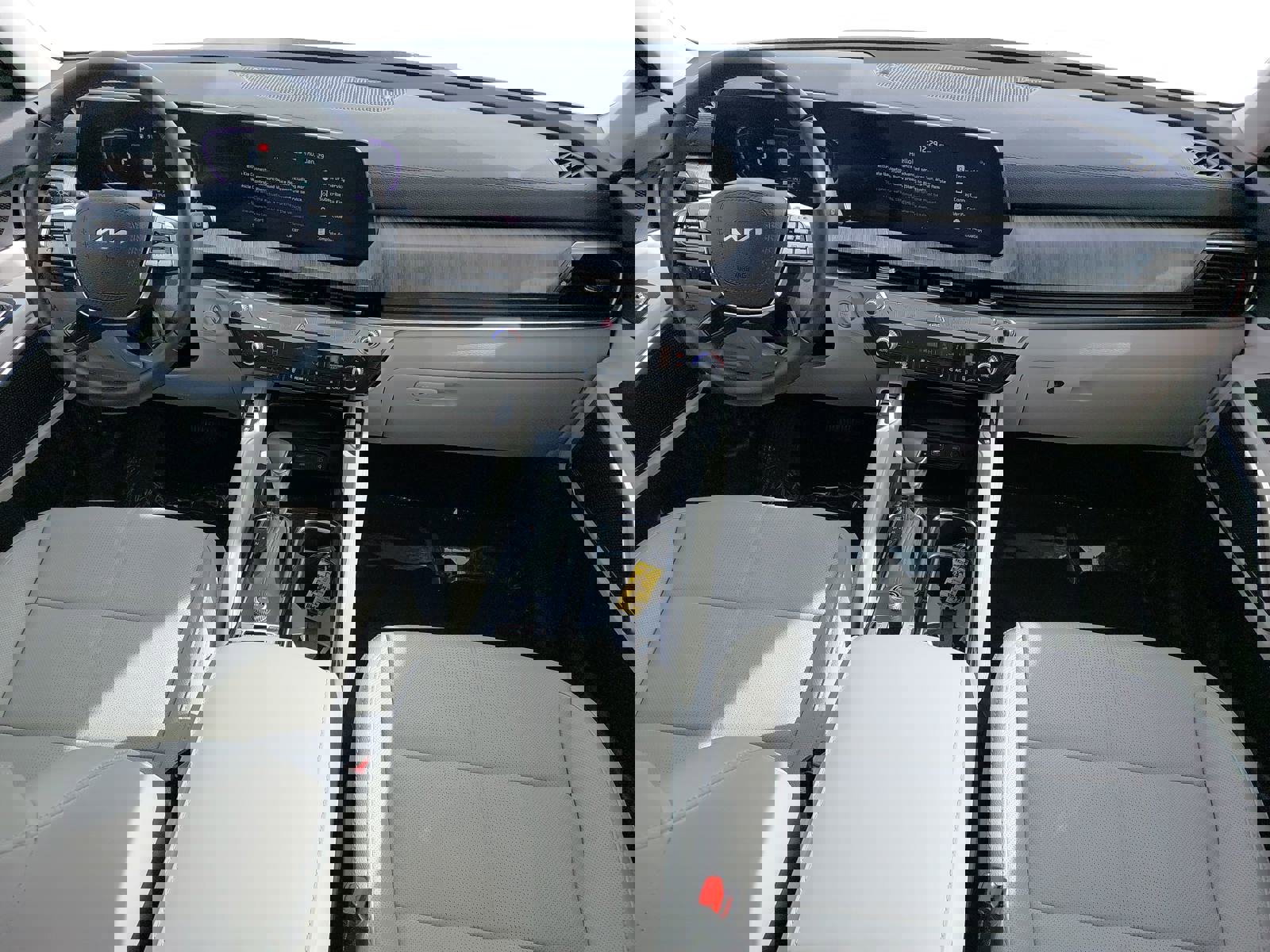 Used 2025 Kia Telluride EX w/ EX Captain's Chair Package image 9