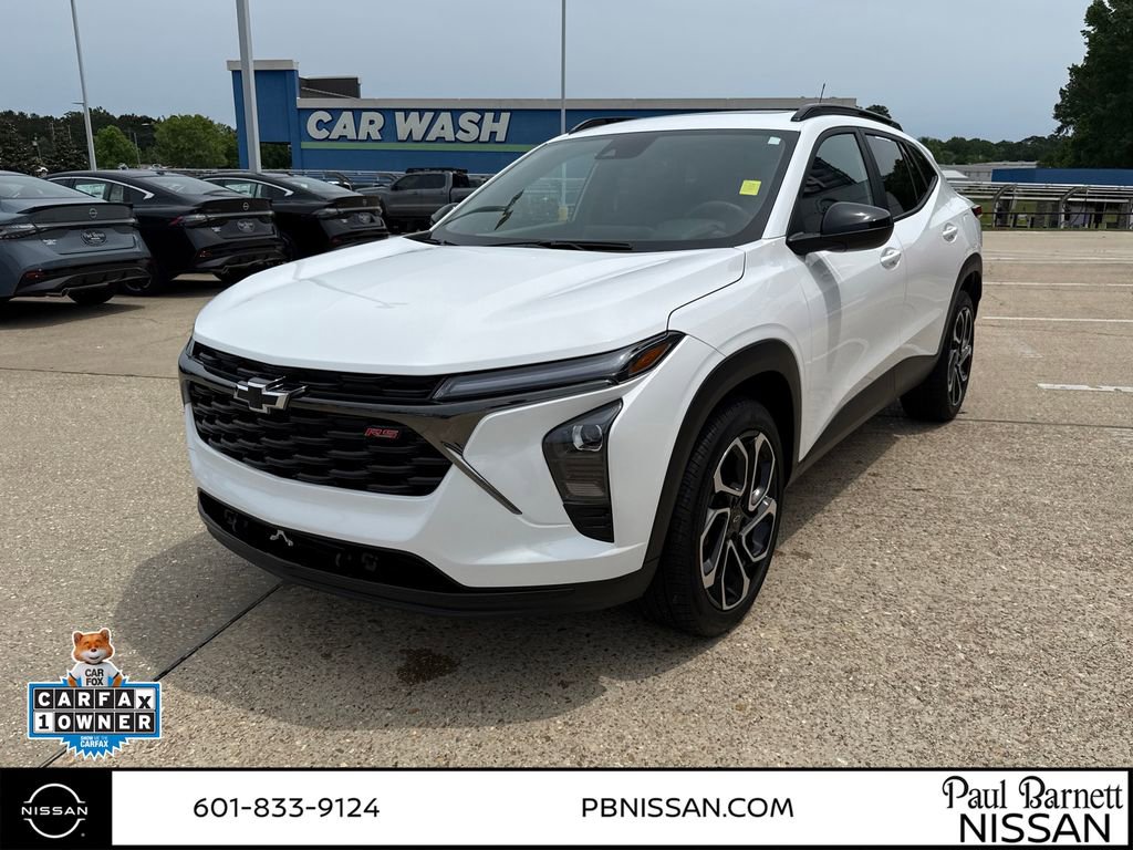 Used 2025 Chevrolet Trax RS w/ Sunroof Package FWD image 13