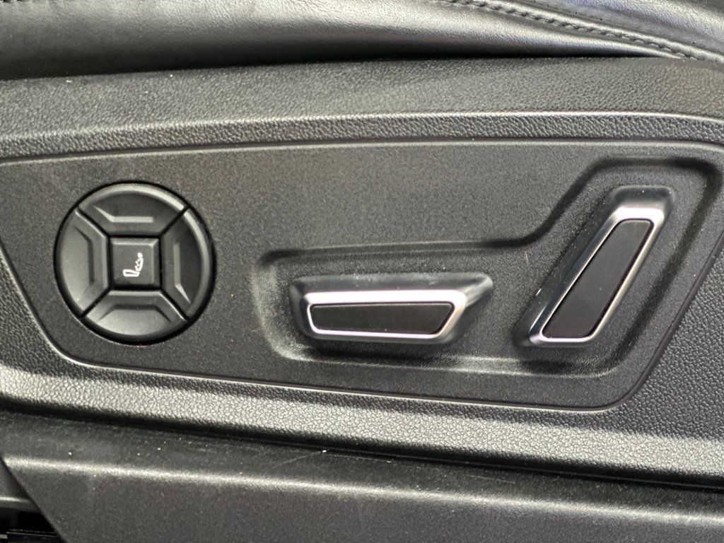 Used 2019 Audi e-tron Prestige w/ Prestige Package image 19