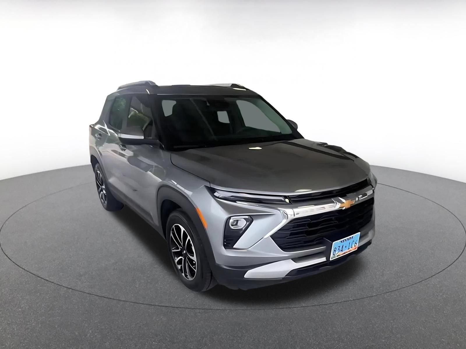 Used 2025 Chevrolet TrailBlazer LT FWD image 3