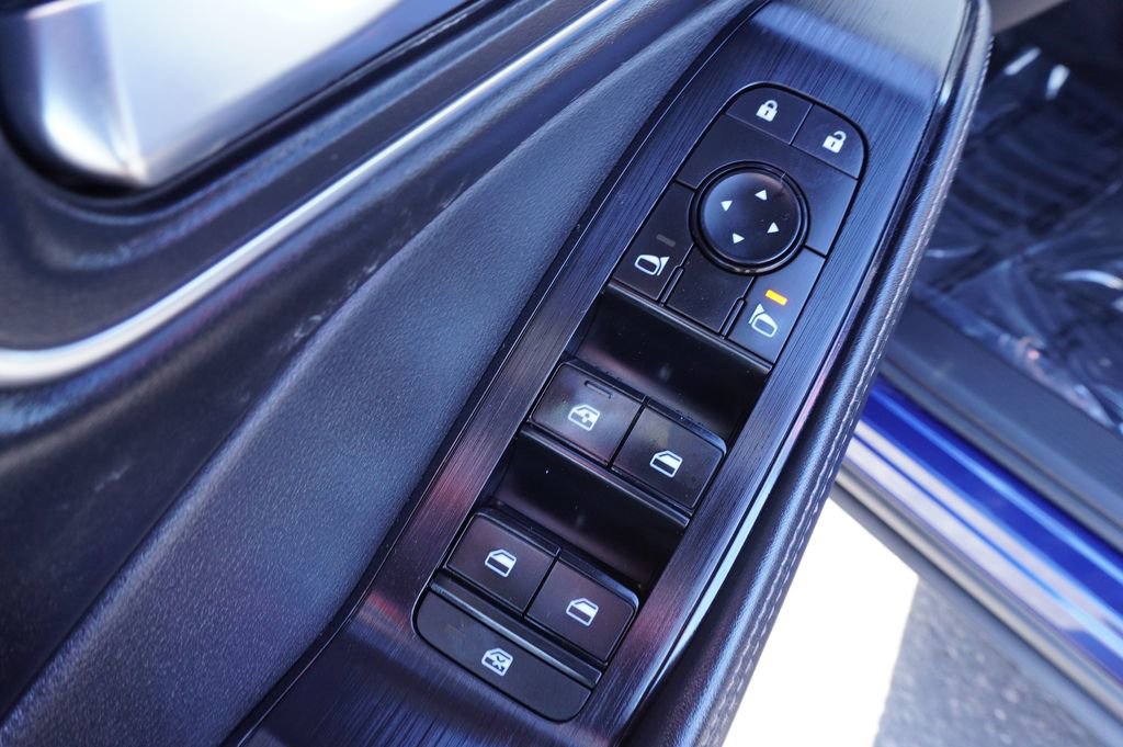 Certified 2021 Nissan Rogue SV w/ Premium Package FWD image 16