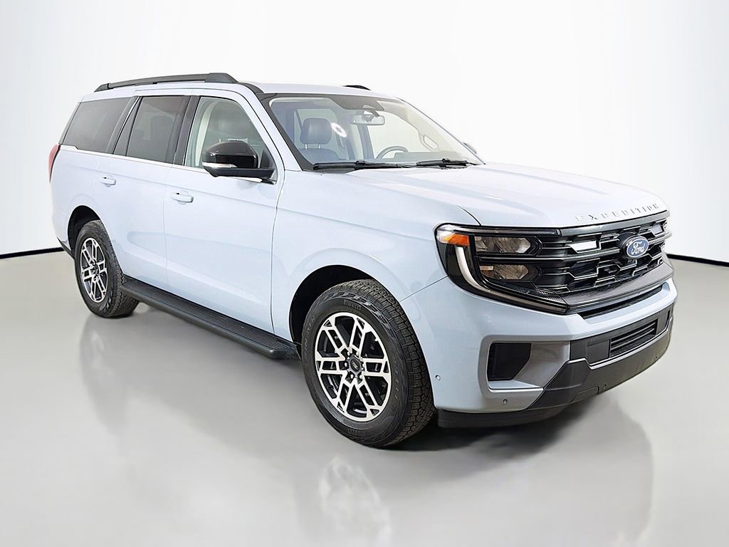 Used 2025 Ford Expedition Active AWD/4WD image 2