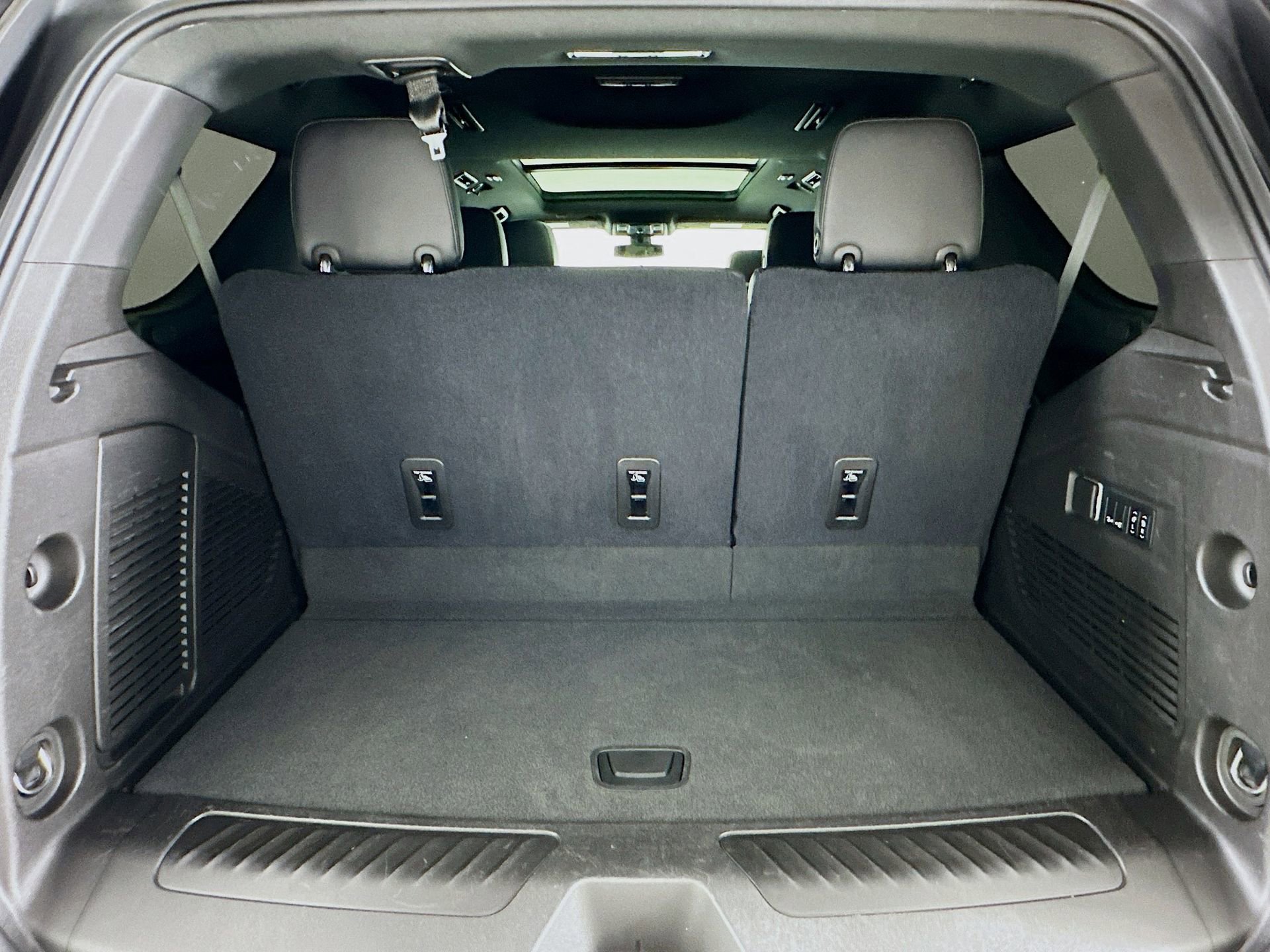 Used 2021 Chevrolet Tahoe LT w/ LT Signature Package image 28