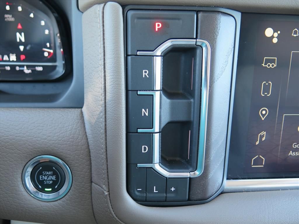 Used 2023 GMC Yukon Denali w/ Denali Reserve Package image 13