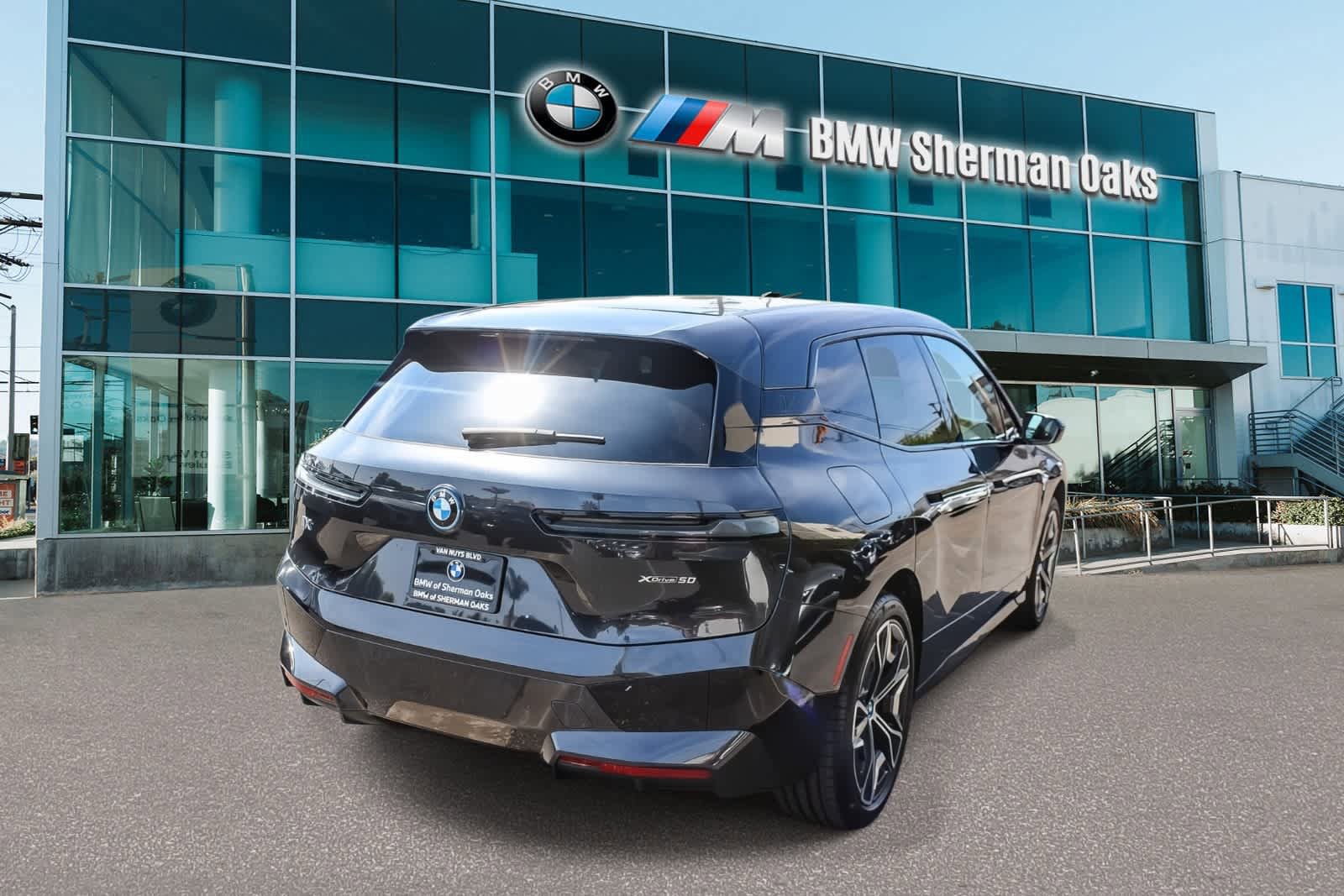 Certified 2024 BMW iX xDrive50 w/ Sport Package AWD/4WD image 4