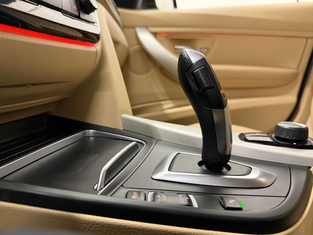 Used 2016 BMW 320i Sedan image 25