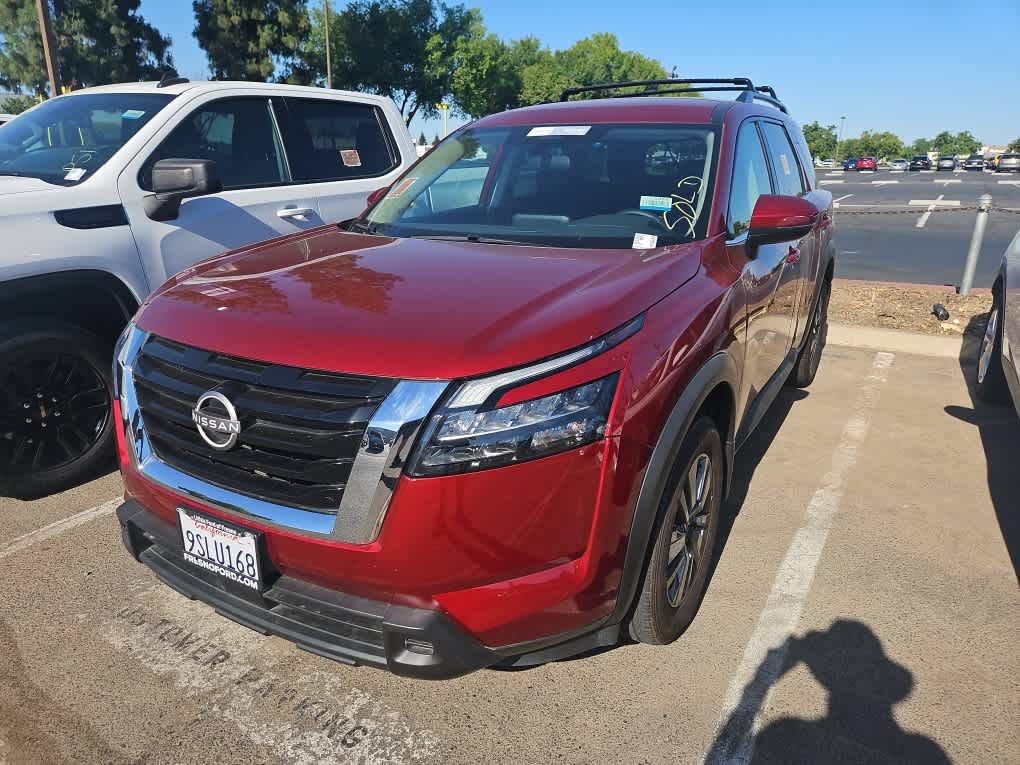 Used 2024 Nissan Pathfinder SV FWD image 1