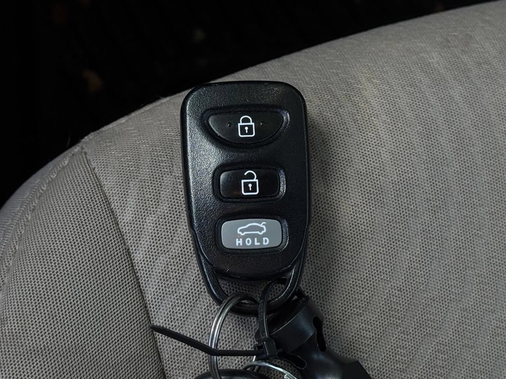 Used 2014 Hyundai Elantra SE FWD image 29