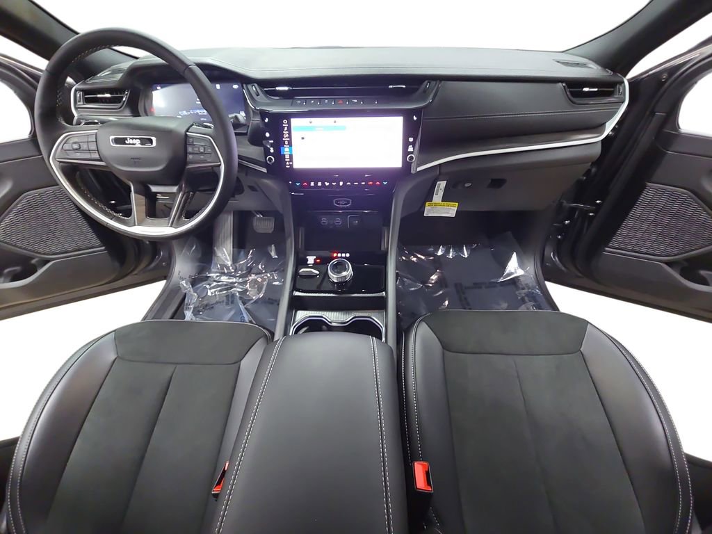 New 2026 Jeep Grand Cherokee Altitude image 9