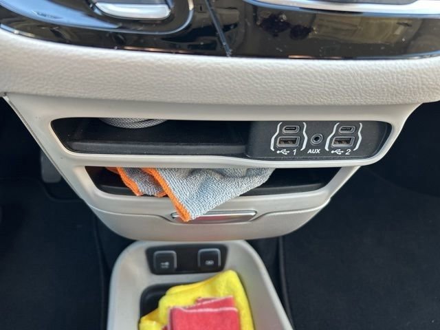 Used 2021 Chrysler Pacifica Touring-L w/ Premium & Safety Sphere Group image 21