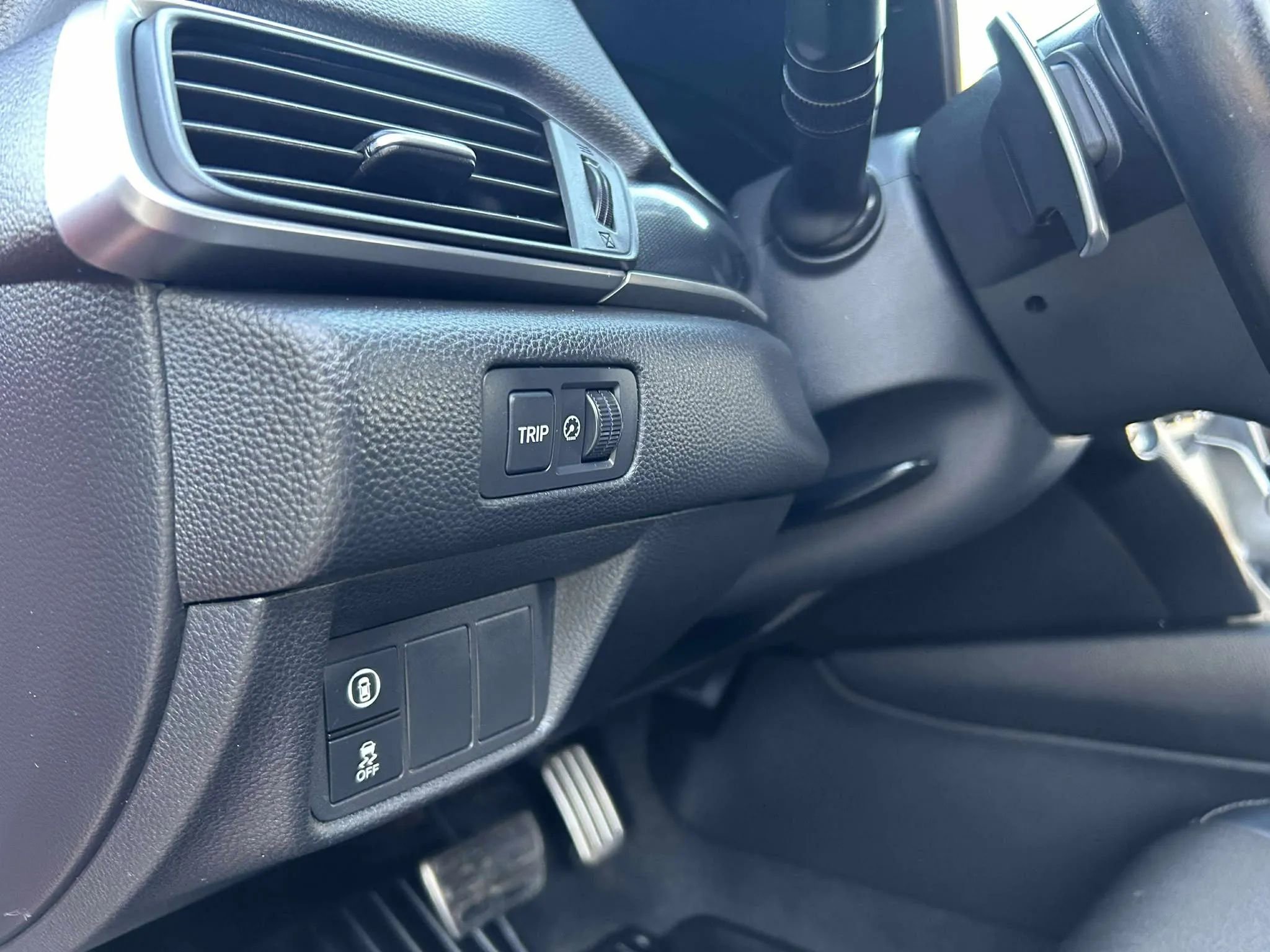 Used 2018 Honda Accord Sport image 12