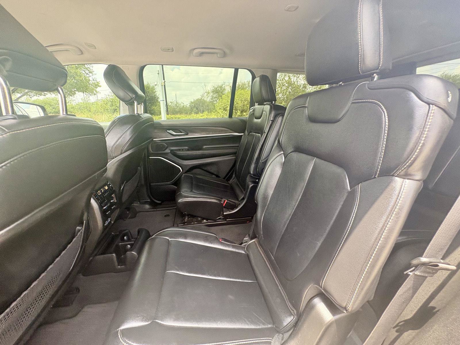 Used 2022 Jeep Grand Cherokee L Limited w/ Black Appearance Package RWD image 13