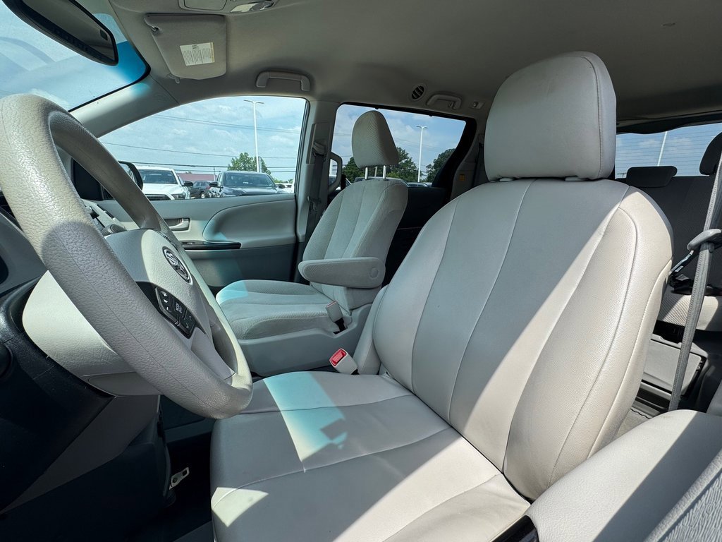 Used 2013 Toyota Sienna LE image 8