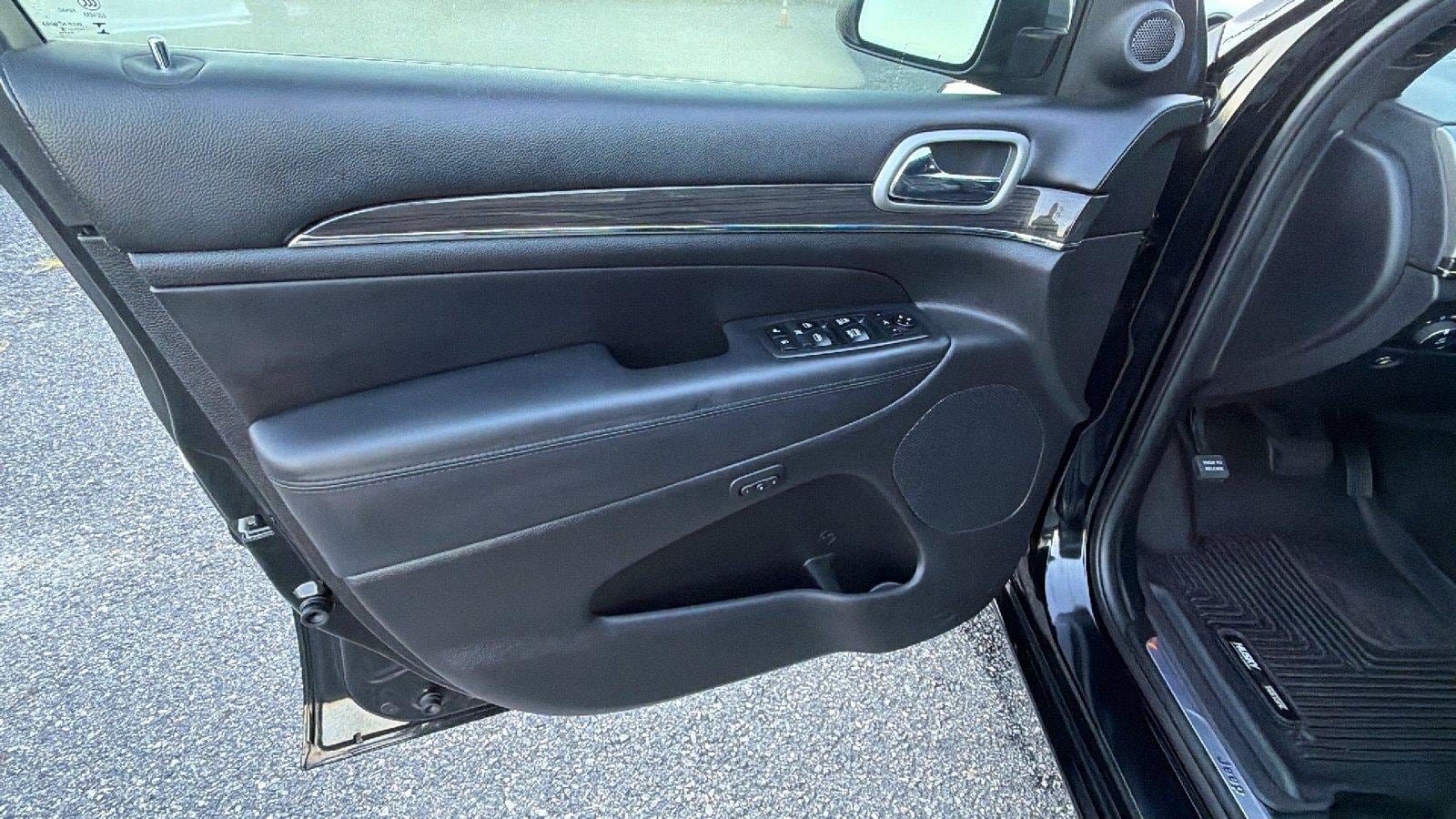 Used 2018 Jeep Grand Cherokee Overland RWD image 15