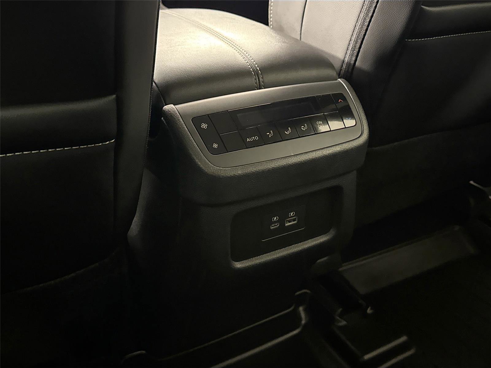 Used 2024 Nissan Pathfinder SL image 50