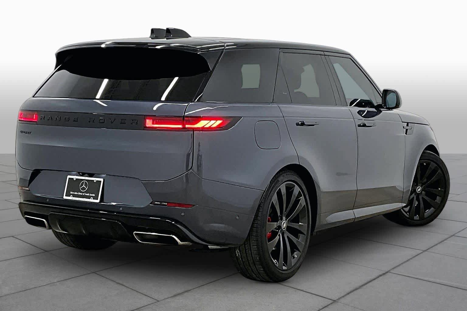 Used 2025 Land Rover Range Rover Sport Dynamic SE AWD/4WD image 13