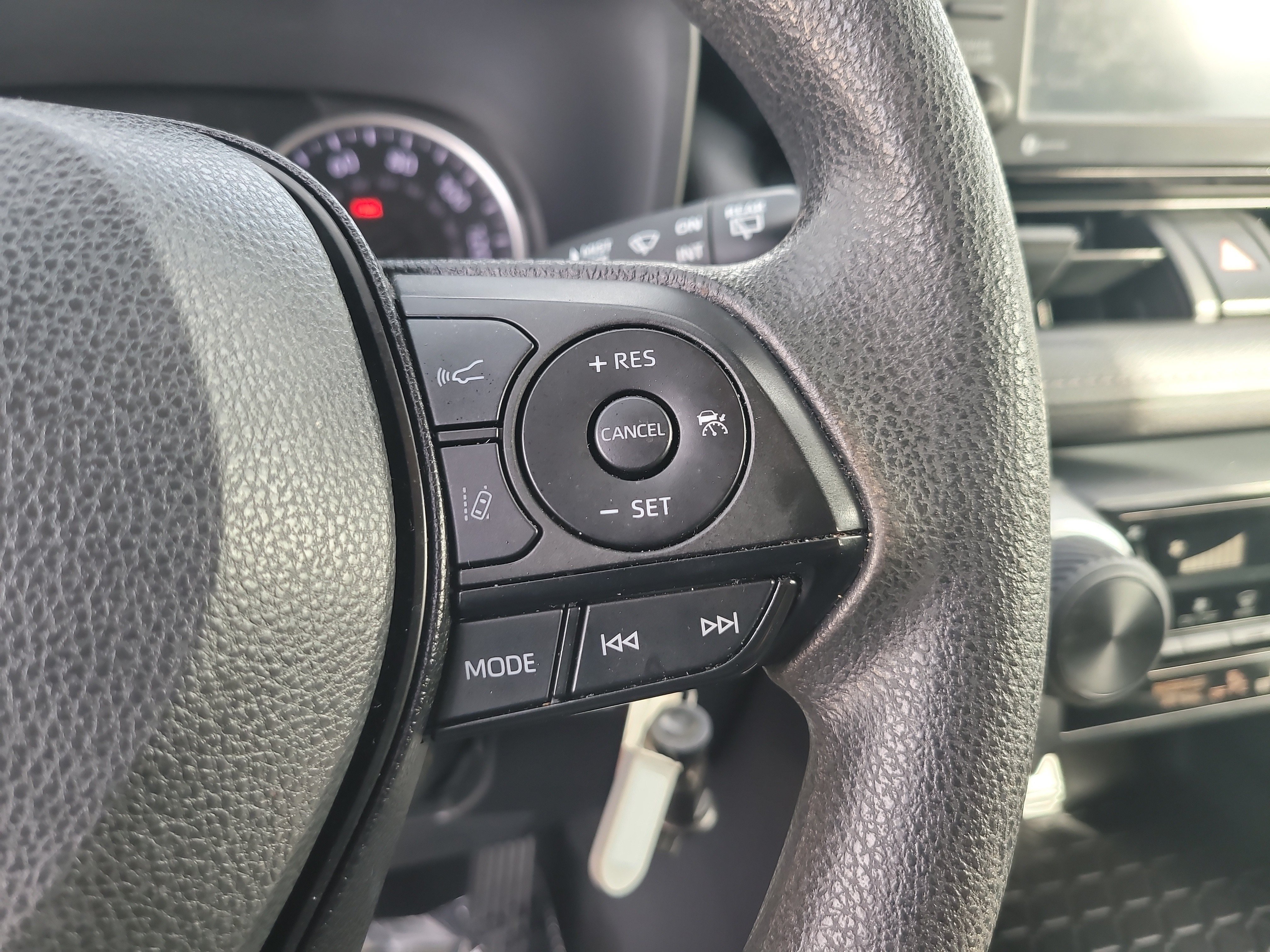 Used 2022 Toyota RAV4 LE FWD image 28