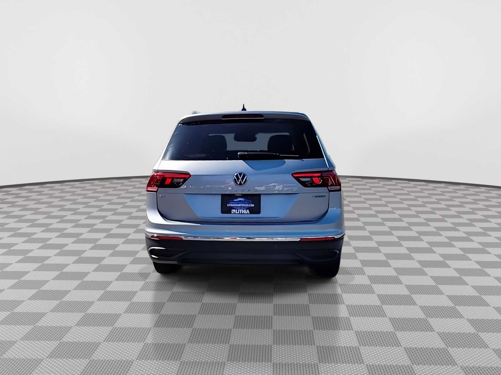 Used 2022 Volkswagen Tiguan SE AWD/4WD image 7