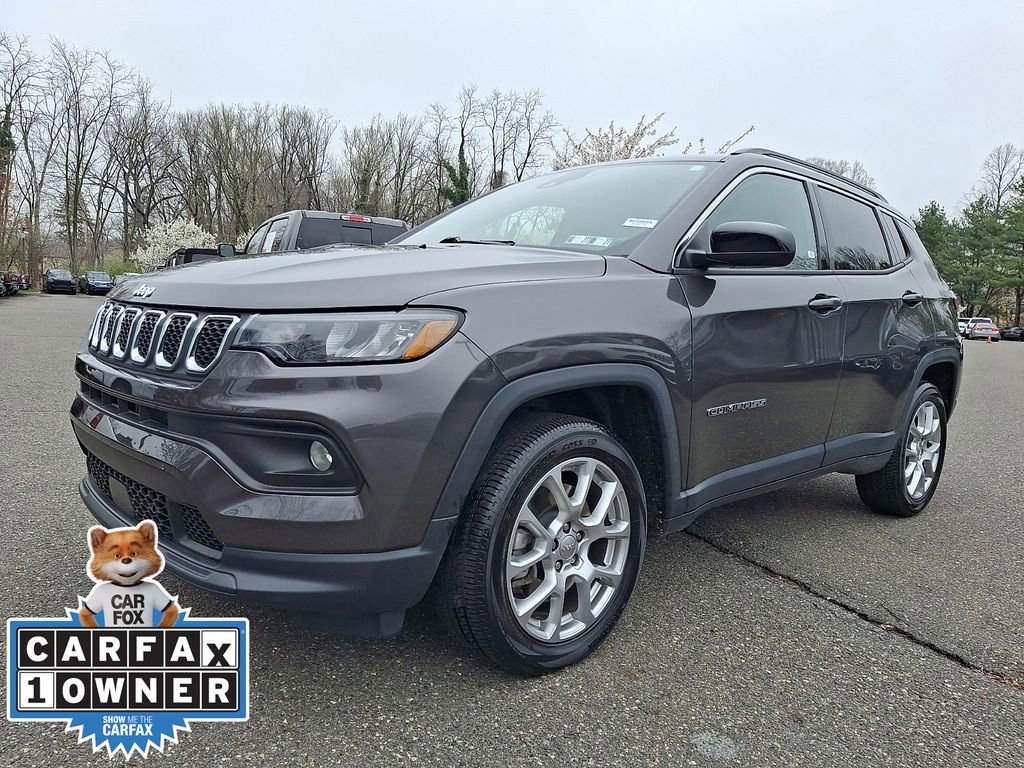 Used 2023 Jeep Compass Latitude image 3