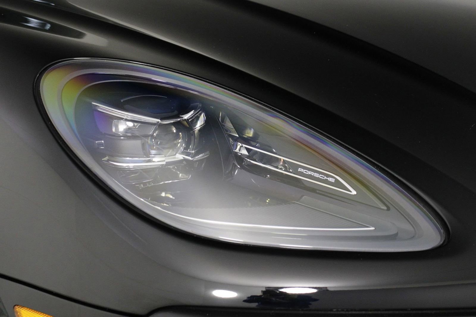 Certified 2025 Porsche Macan image 28