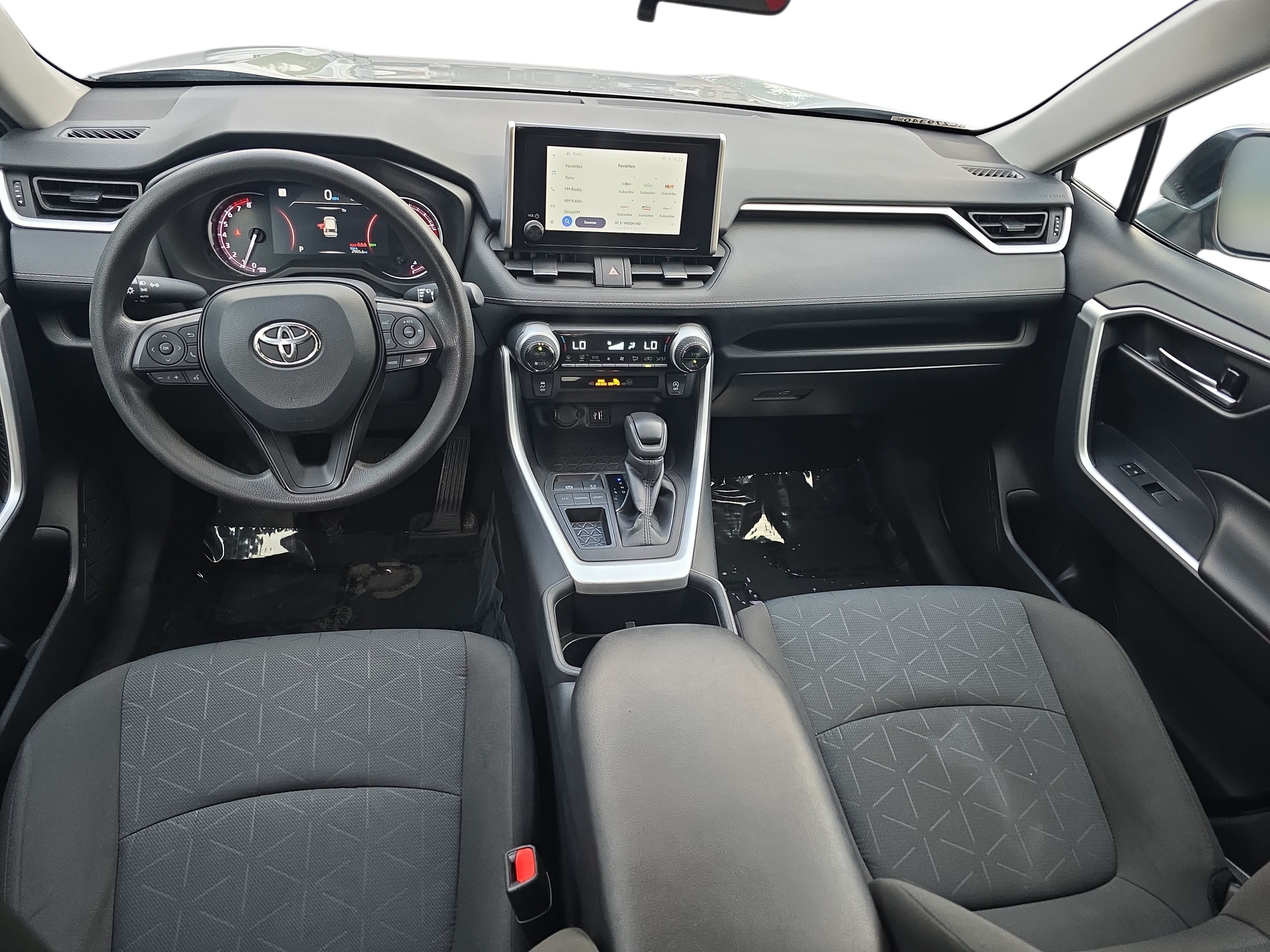 Used 2024 Toyota RAV4 XLE FWD image 9