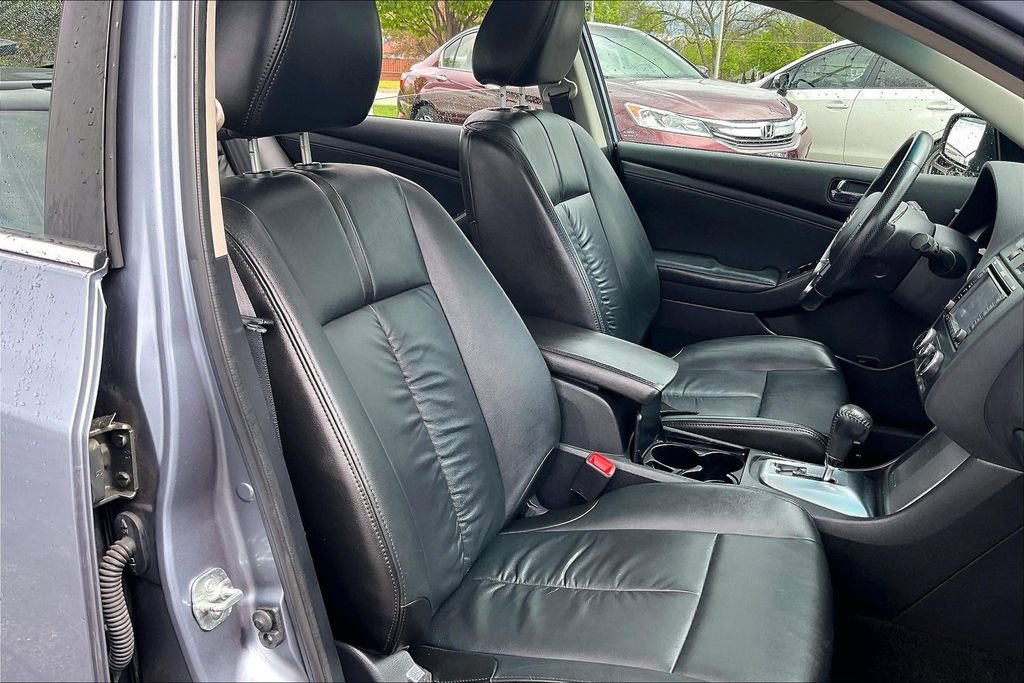 Used 2011 Nissan Altima 3.5 SR w/ 3.5SR Premium Pkg FWD image 7