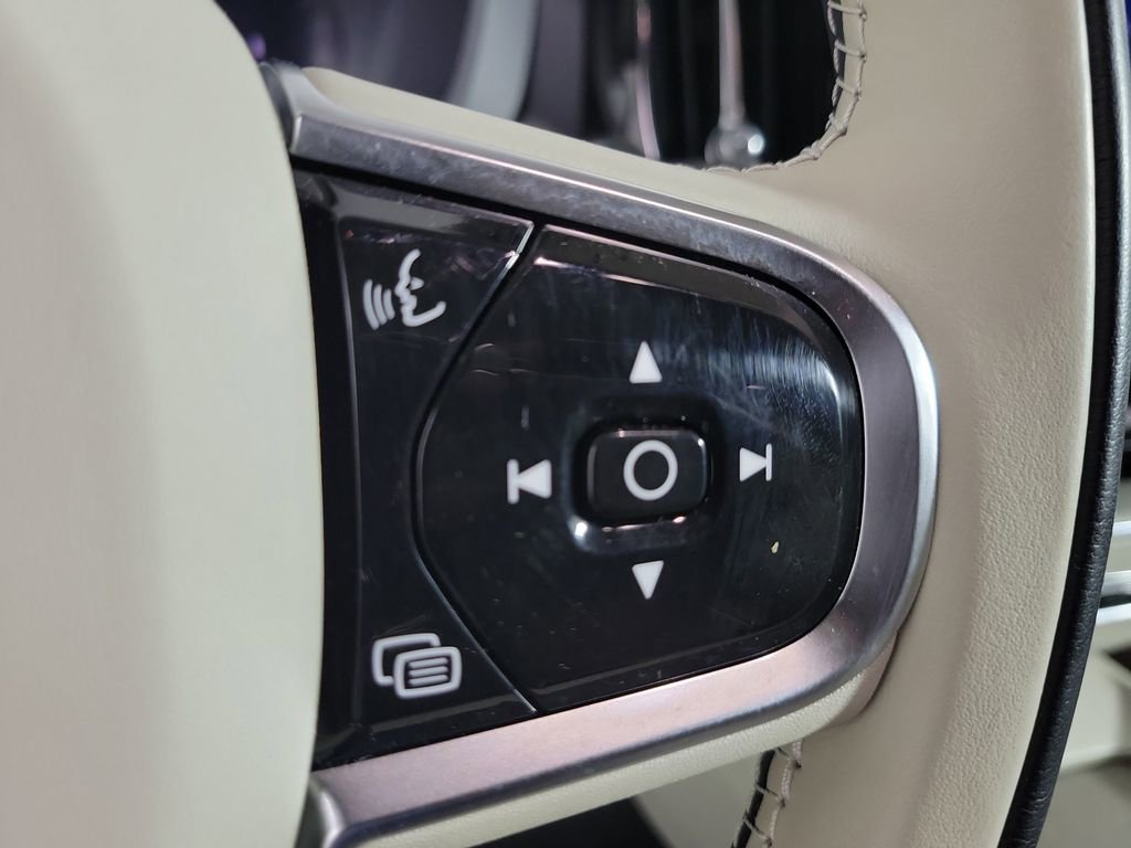 Certified 2023 Volvo XC60 B5 Plus w/ Protection Package Premier AWD/4WD image 28