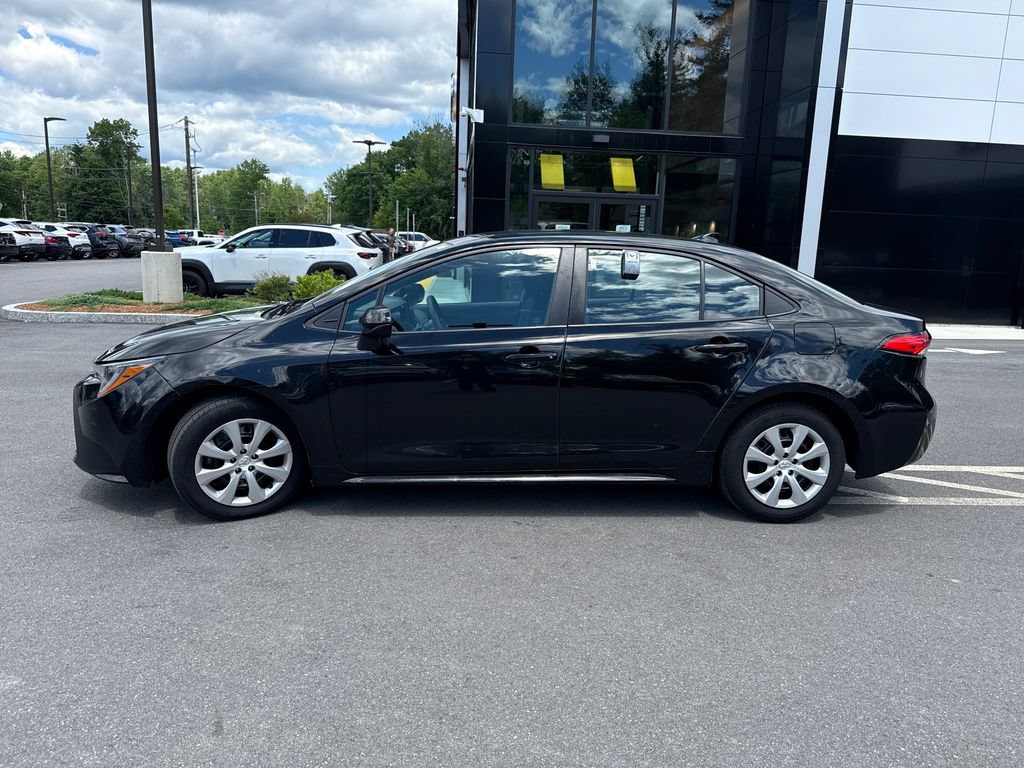 Used 2023 Toyota Corolla LE FWD image 2