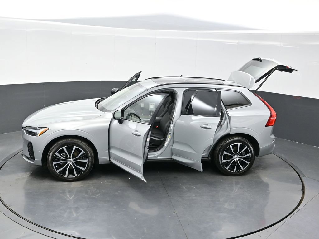 Used 2025 Volvo XC60 B5 Plus image 33