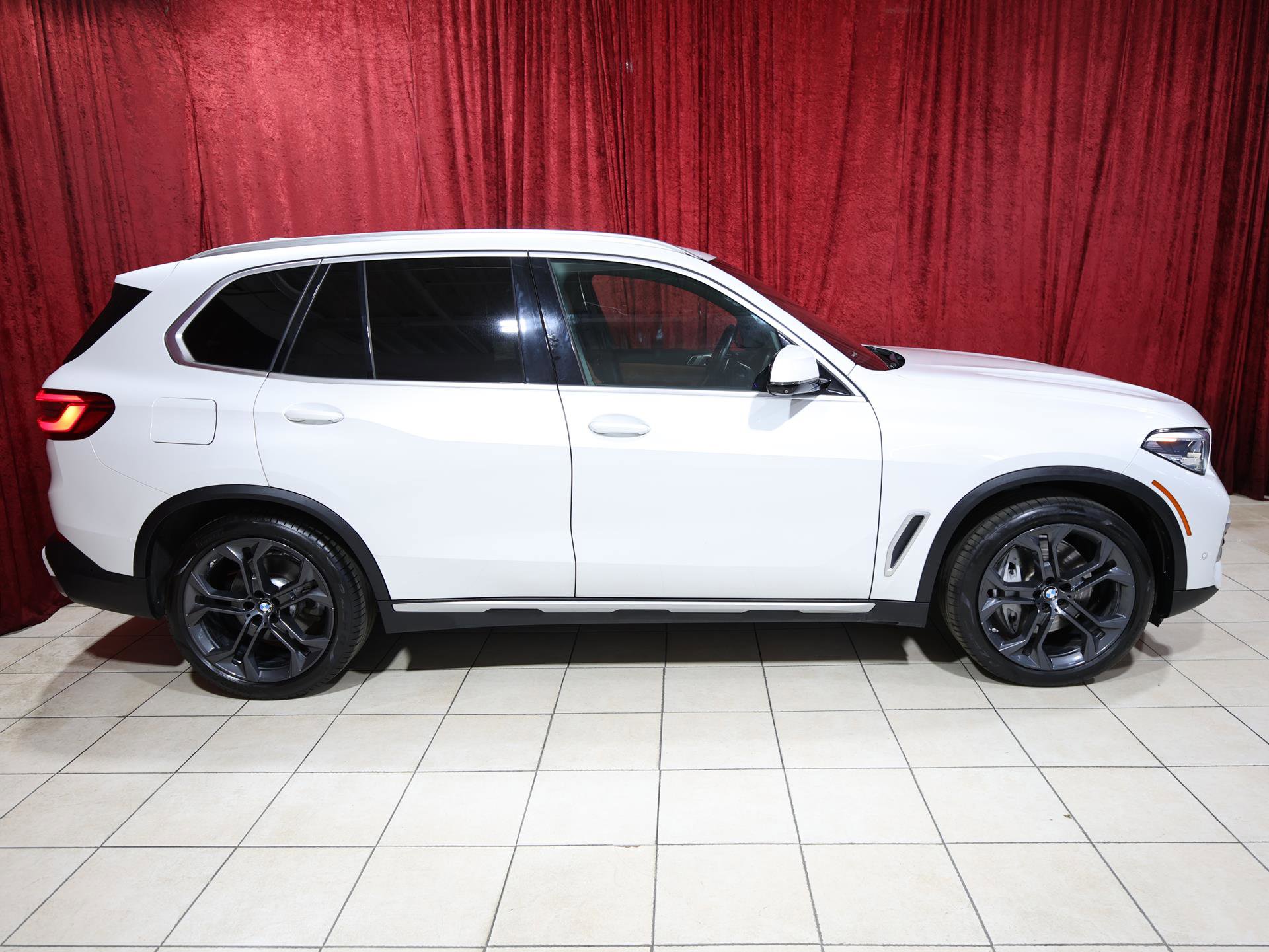 Used 2019 BMW X5 xDrive50i w/ Luxury Seating Package AWD/4WD image 8