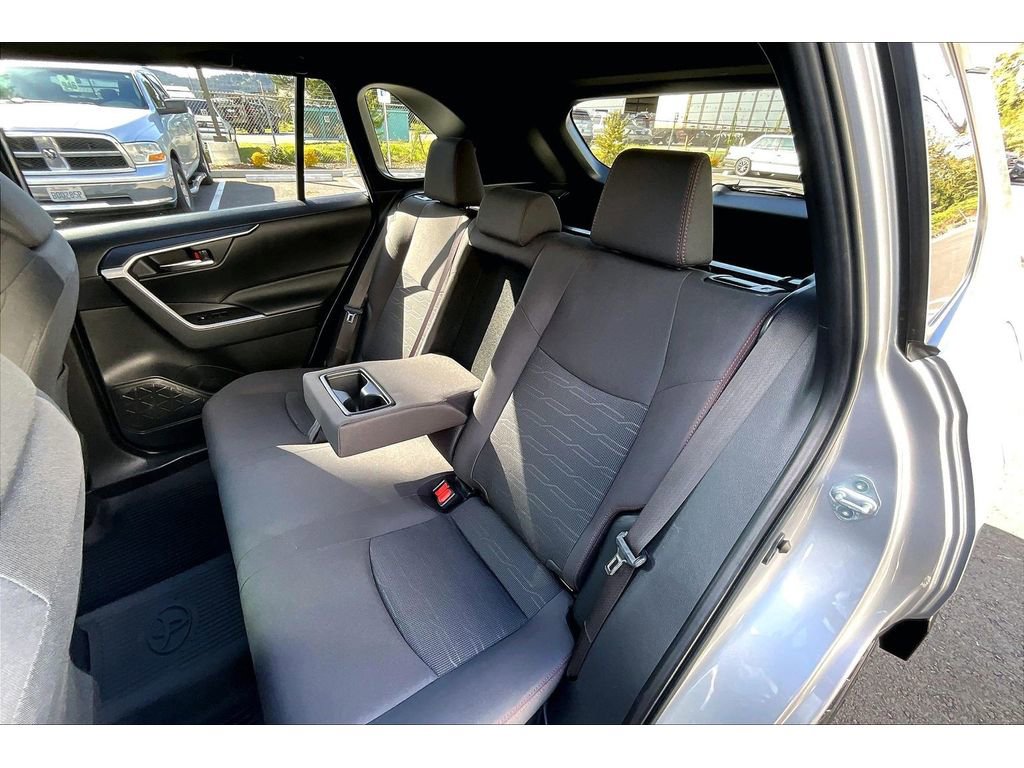 Used 2022 Toyota RAV4 SE w/ Weather & Moonroof Package AWD/4WD image 26