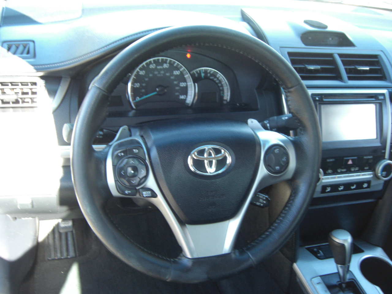 Used 2013 Toyota Camry SE w/ Leather Pkg image 11