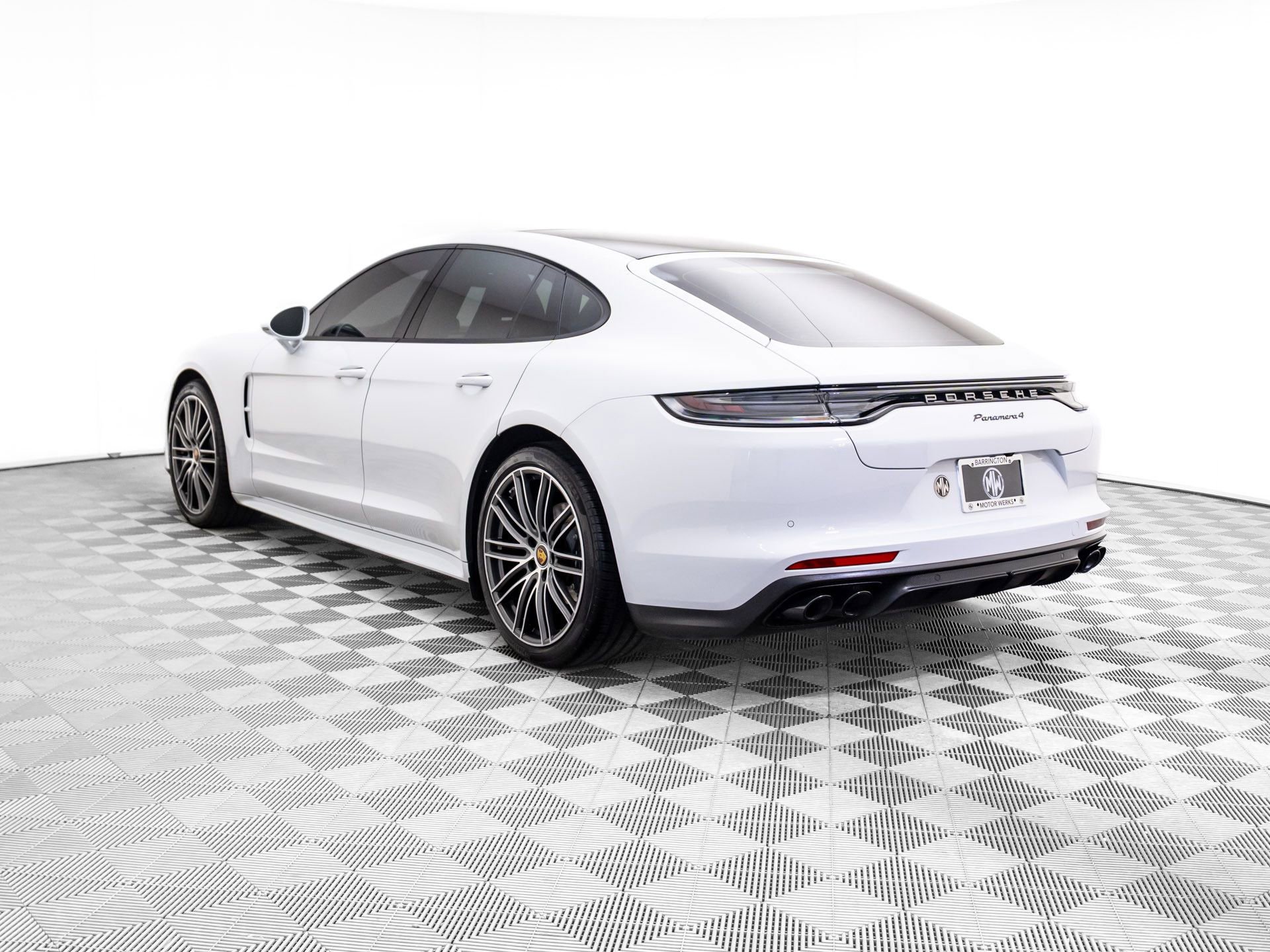 Certified 2023 Porsche Panamera 4 Platinum Edition image 3