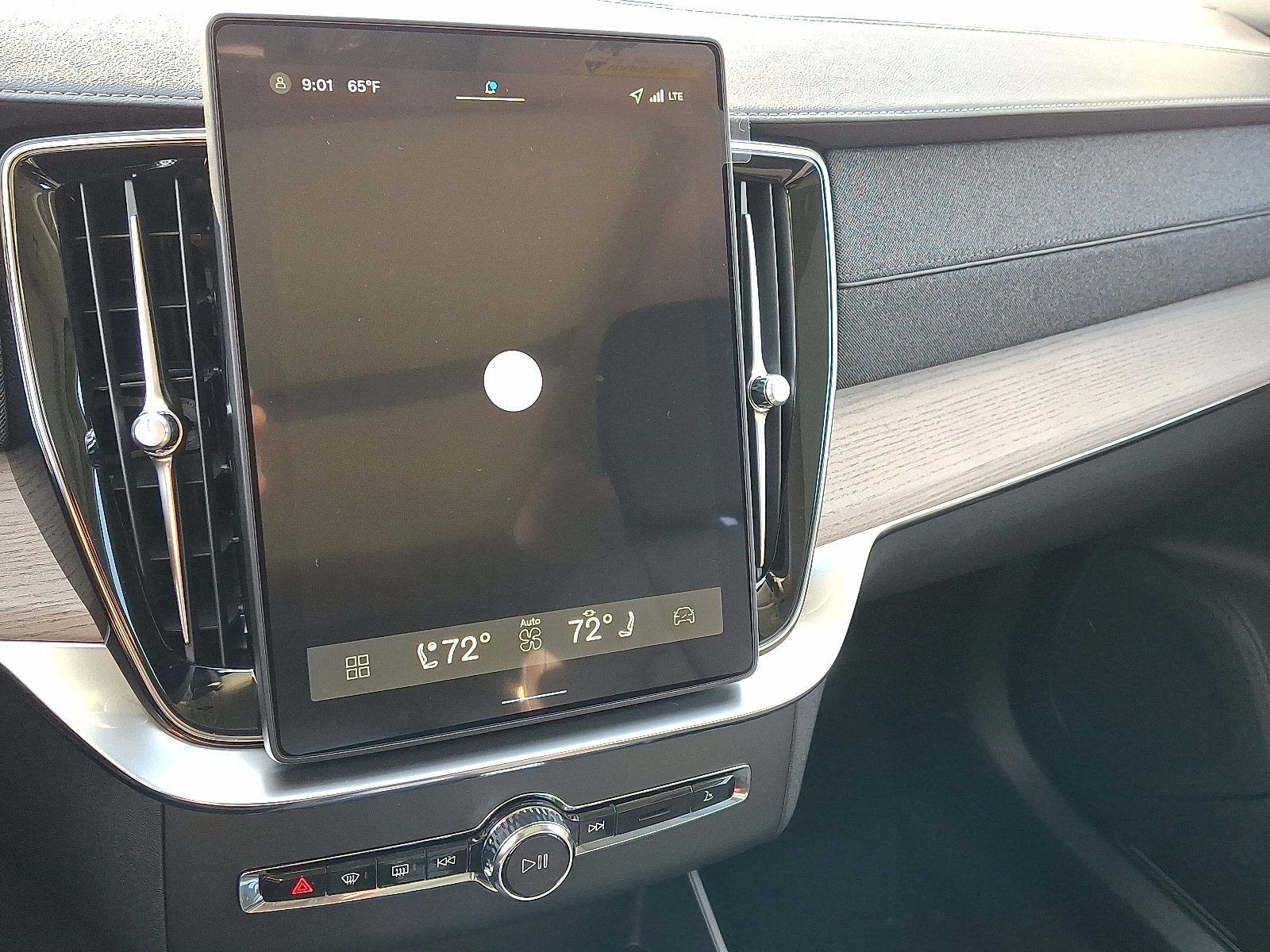 New 2026 Volvo XC90 B6 Plus w/ Protection Package Premier image 12
