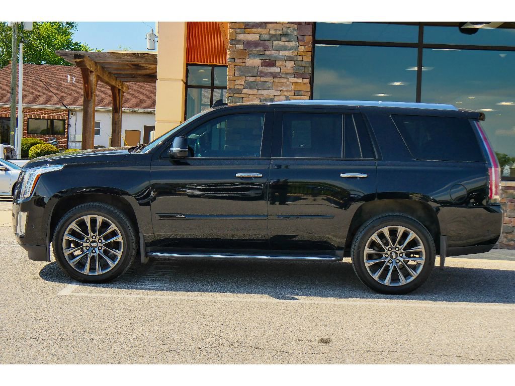Used 2019 Cadillac Escalade Luxury w/ Escalade Sport Edition AWD/4WD image 6