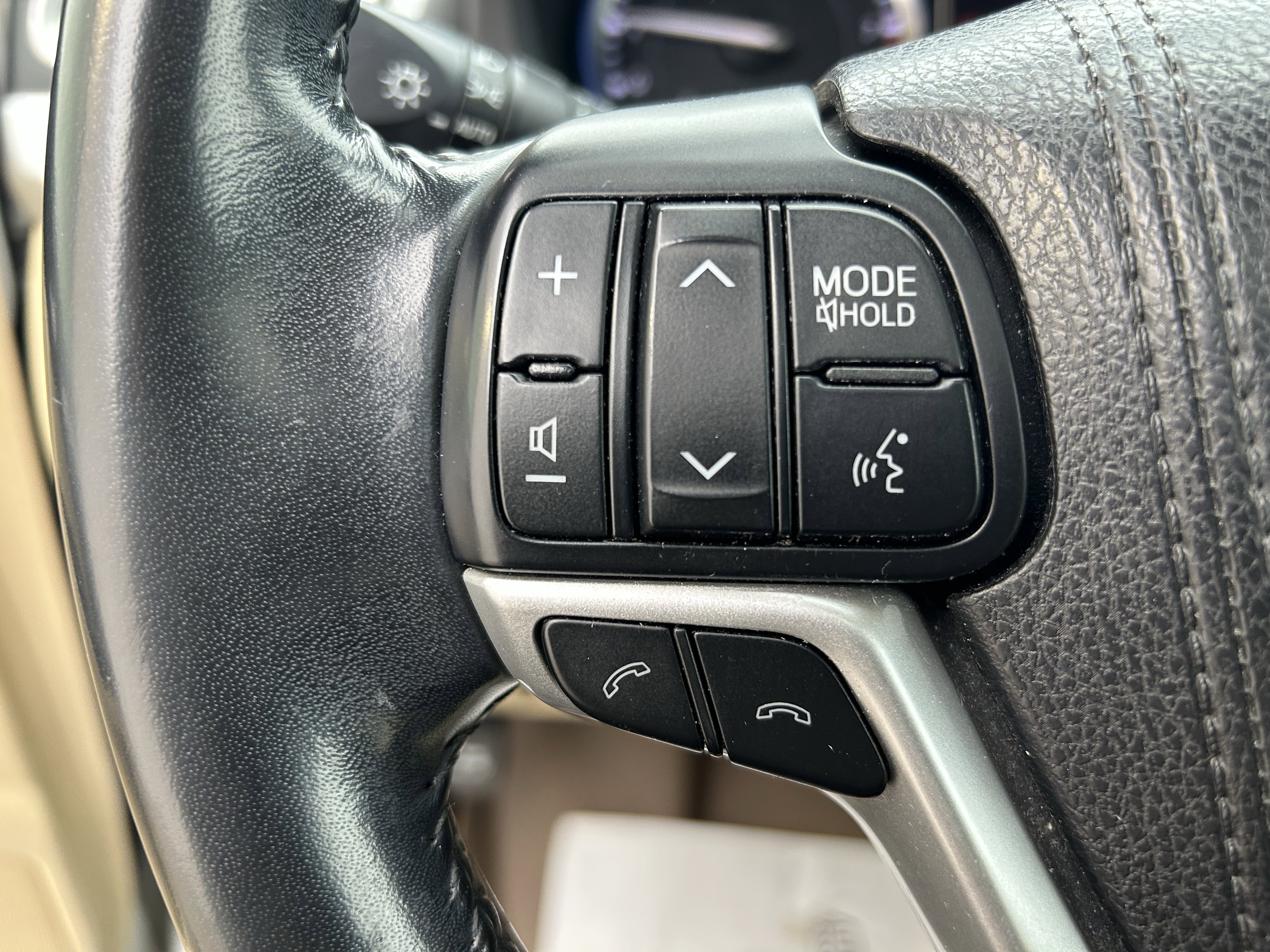 Certified 2018 Toyota Highlander XLE w/ Protection Package #3 AWD/4WD image 26