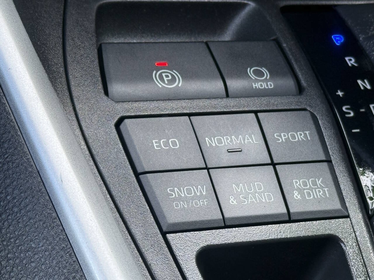 Used 2021 Toyota RAV4 XLE w/ XLE Grade Weather Package AWD/4WD image 13