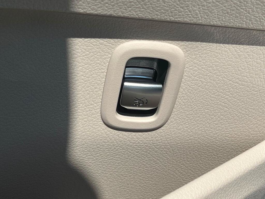 New 2026 Mercedes-Benz C 300 4MATIC Sedan image 36