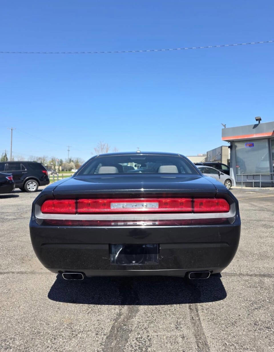 Used 2011 Dodge Challenger RWD image 13