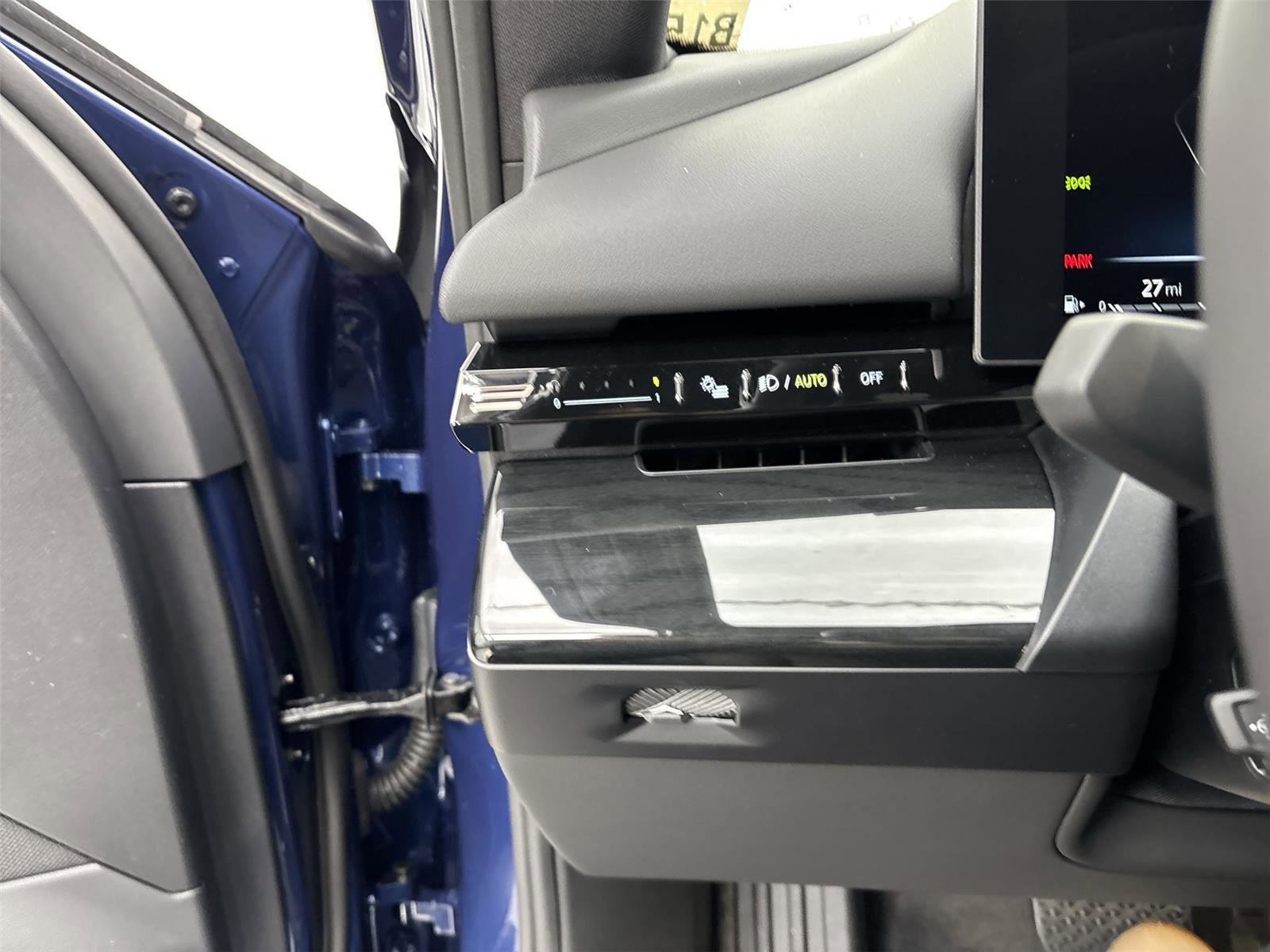 New 2026 BMW 530i xDrive w/ Premium Package AWD/4WD image 31