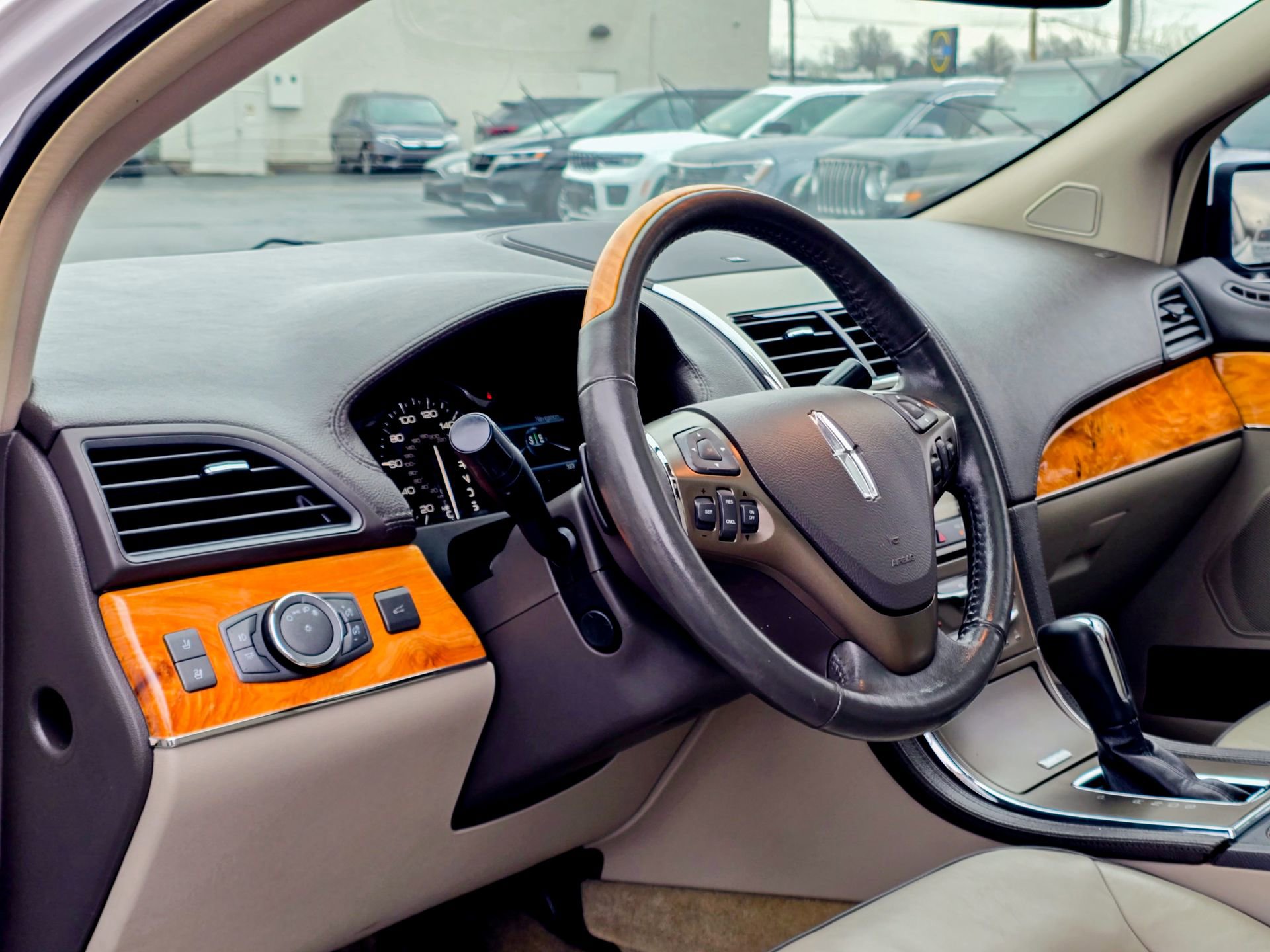 Used 2015 Lincoln MKX FWD w/ Equipment Group 102A image 6