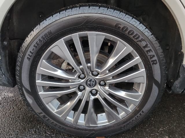 Used 2021 Toyota Venza Limited w/ Advanced Technology Package image 9