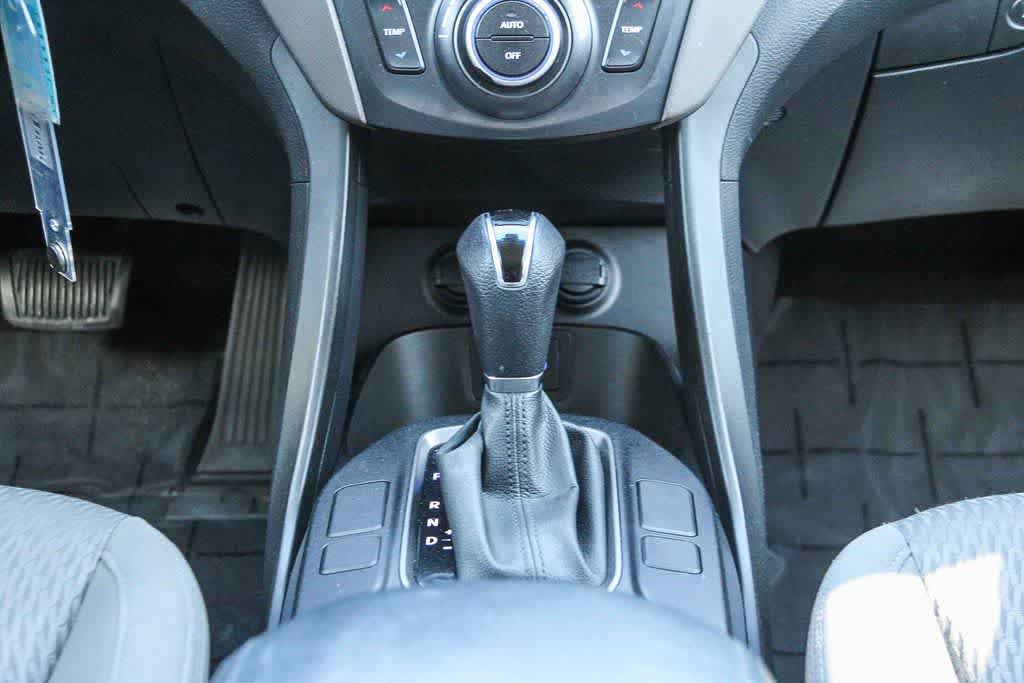 Used 2017 Hyundai Santa Fe SE image 11