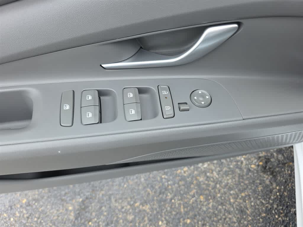Used 2024 Hyundai Elantra SEL FWD image 17