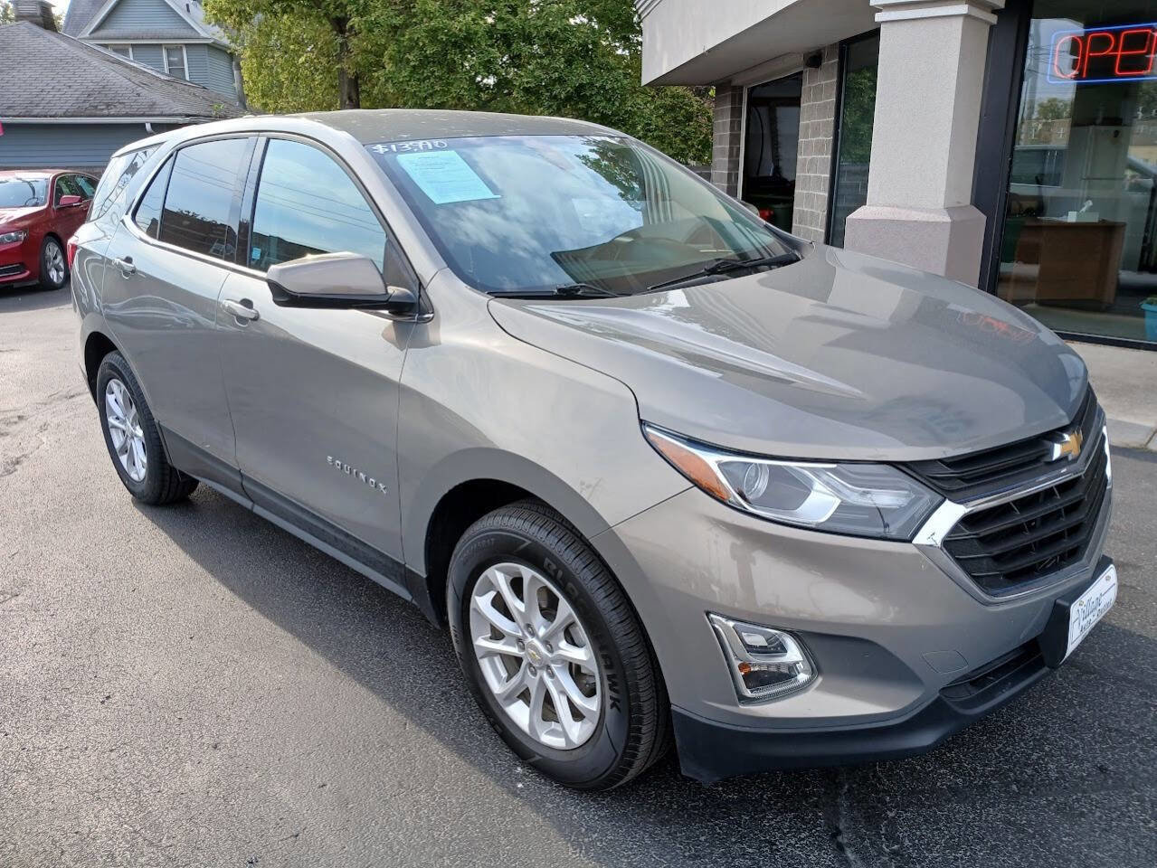Used 2018 Chevrolet Equinox LT image 1