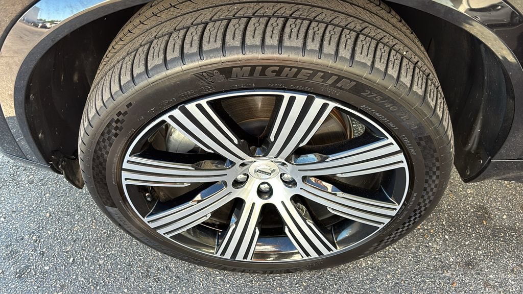 Certified 2025 Volvo XC90 T8 Plus AWD/4WD image 33