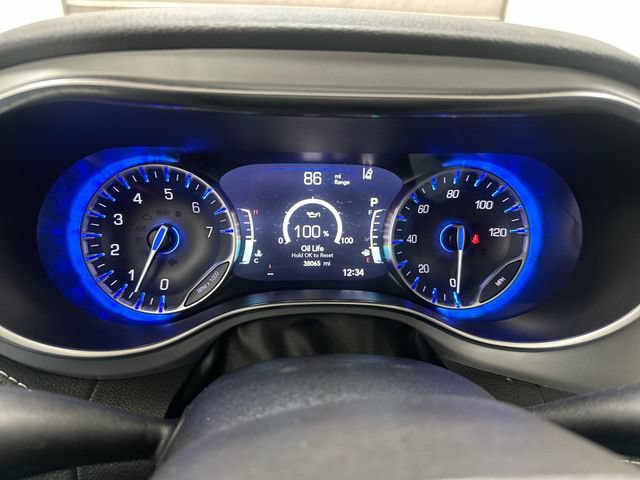 Used 2025 Chrysler Pacifica Limited FWD image 11