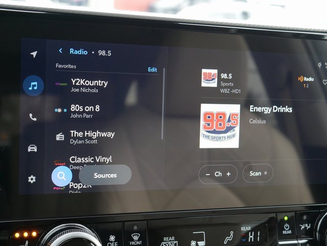 Used 2024 Toyota Highlander Platinum image 19