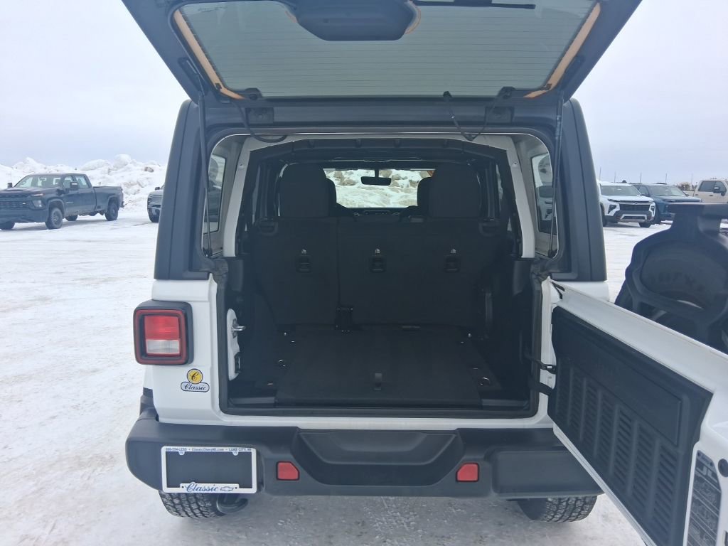 Used 2023 Jeep Wrangler Sahara w/ Cold Weather Group image 14