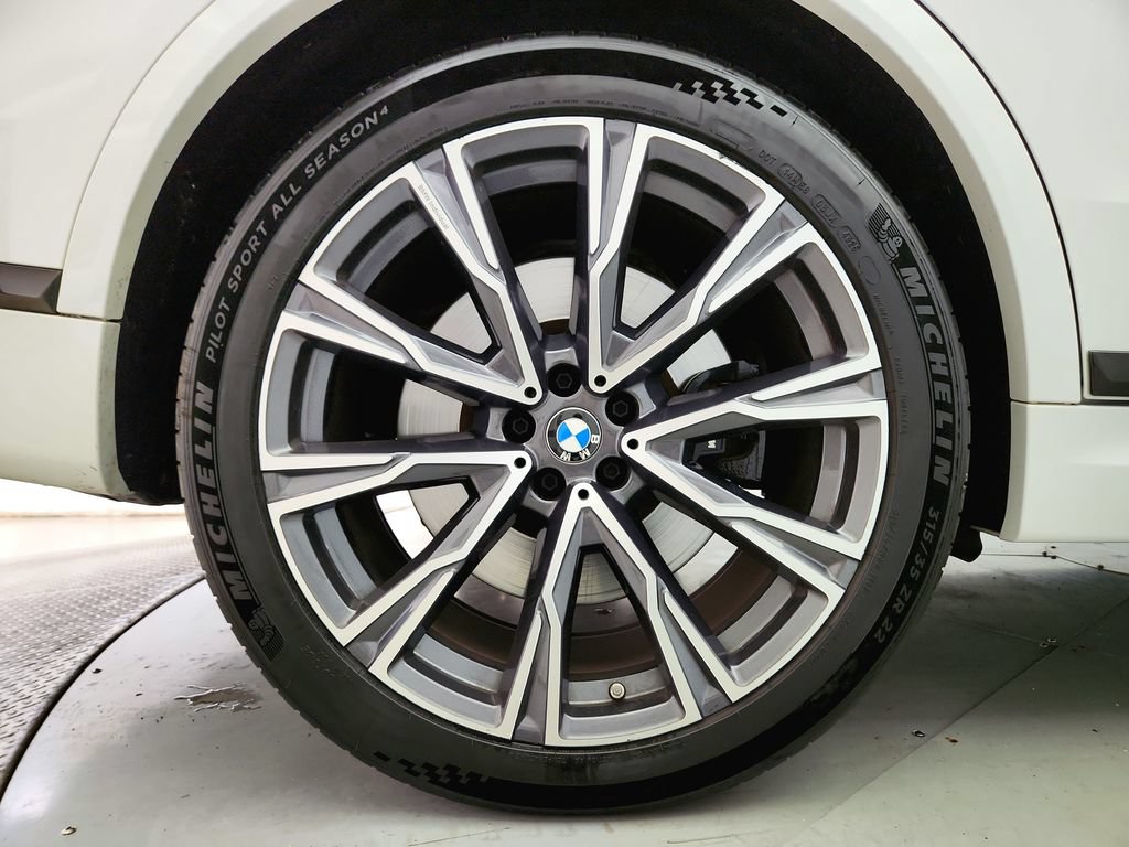 Used 2021 BMW X7 M50i w/ Dynamic Handling Package AWD/4WD image 39
